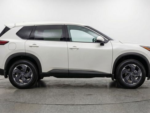 Used 2025 Nissan Rogue SV AWD/4WD image 11