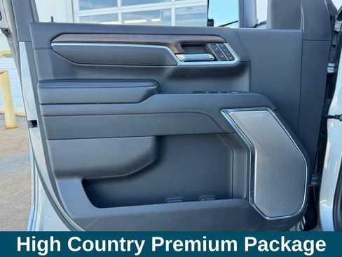 Used 2024 Chevrolet Silverado 2500 High Country w/ High Country Premium Package image 18