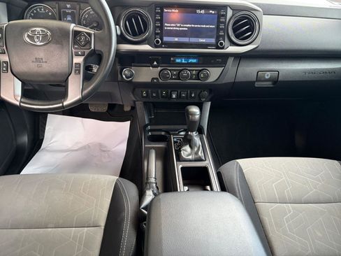 Used 2022 Toyota Tacoma TRD Sport image 11