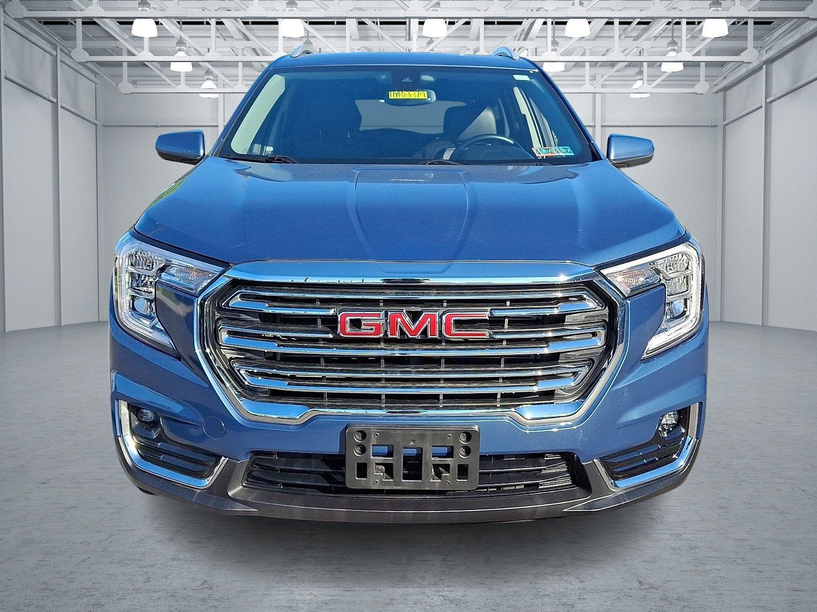 Used 2024 GMC Terrain SLT AWD/4WD image 2