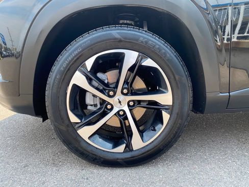Used 2025 Chevrolet Trax RS w/ Sunroof Package FWD image 27