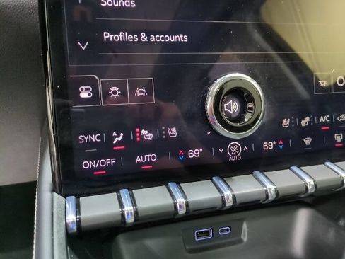 Used 2026 GMC Terrain Denali AWD/4WD image 10