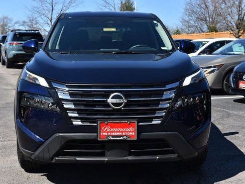 Certified 2025 Nissan Rogue SV image 4