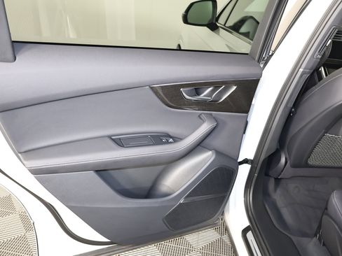 Used 2025 Audi Q7 3.0T Premium Plus image 45