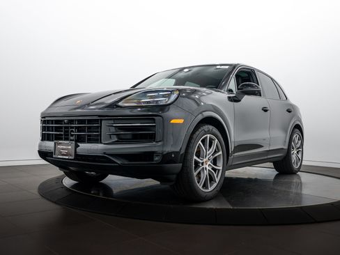 Certified 2026 Porsche Cayenne AWD/4WD image 1