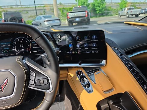 Used 2023 Chevrolet Corvette Stingray Premium Conv w/ Z51 Performance Package RWD image 14