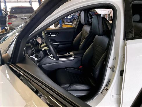 Used 2024 Mercedes-Benz C 300 Sedan image 8