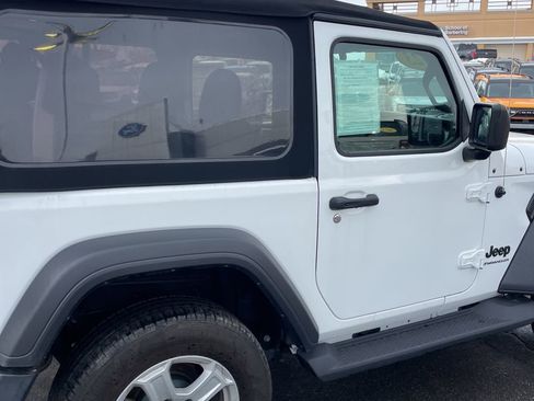 Used 2023 Jeep Wrangler Sport S image 9