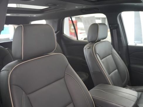 Used 2023 Chevrolet Traverse Premier AWD/4WD image 24