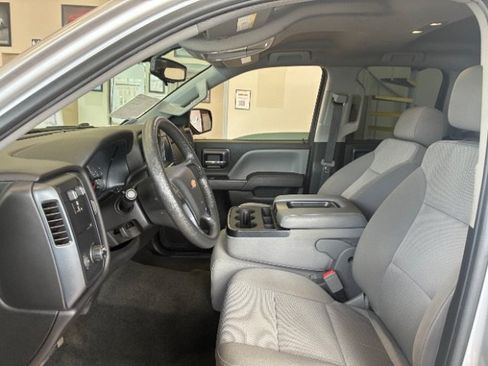 Used 2018 Chevrolet Silverado 1500 Custom w/ Custom Value Package RWD image 17