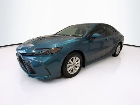 Used 2026 Toyota Camry LE w/ Convenience Package FWD image 3