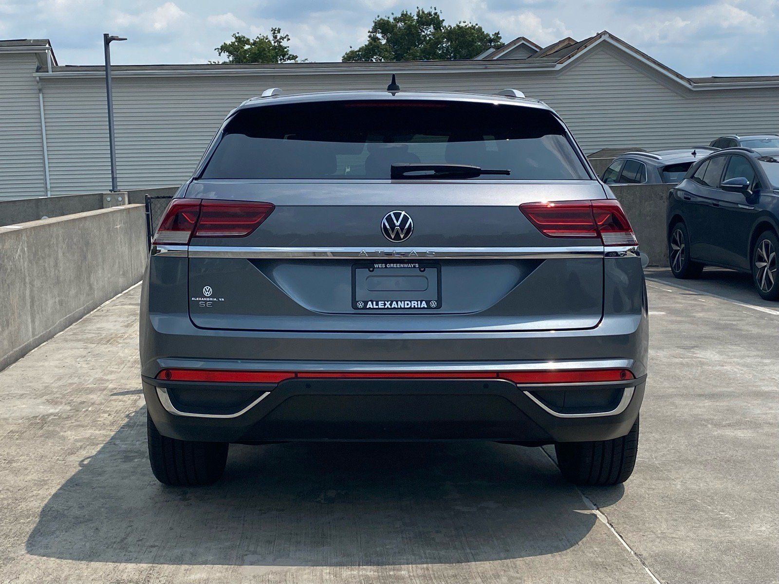 Used 2022 Volkswagen Atlas Cross Sport SE FWD image 4
