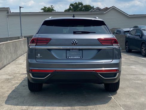 Used 2022 Volkswagen Atlas Cross Sport SE FWD image 4