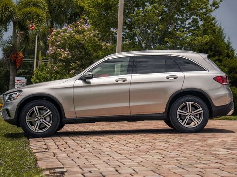 Used 2022 Mercedes-Benz GLC 300 image 2
