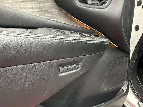 Used 2016 Nissan Murano Platinum w/ Platinum Technology Package FWD image 9