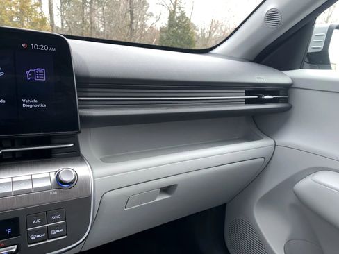 Used 2025 Hyundai Kona SEL image 18