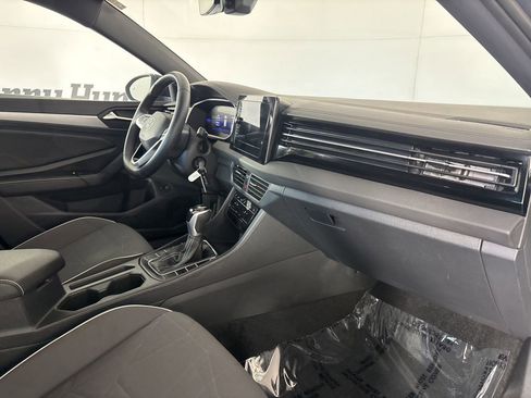 Used 2025 Volkswagen Jetta Sport image 28