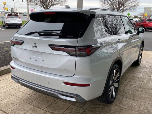New 2026 Mitsubishi Outlander SEL image 7