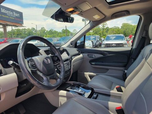 Used 2019 Honda Pilot Touring image 7