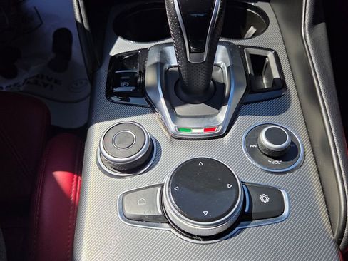 Used 2024 Alfa Romeo Giulia Ti w/ Performance Driving Package AWD/4WD image 19