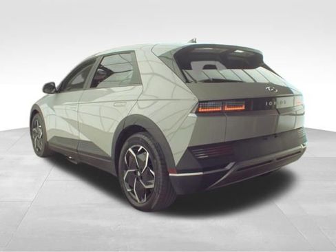 Used 2024 Hyundai Ioniq 5 SEL RWD image 4