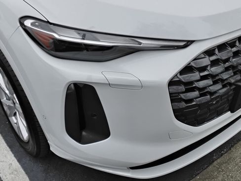 Certified 2025 Audi Q5 Premium w/ Convenience Package image 8