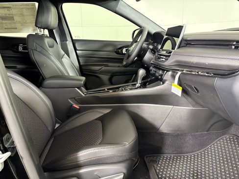 New 2026 Jeep Compass Latitude w/ Sun and Sound Group AWD/4WD image 13