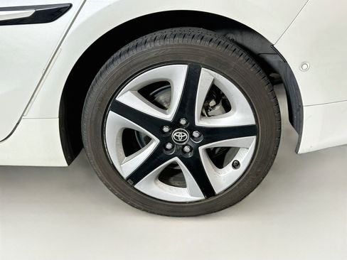 Used 2017 Toyota Prius Four Touring w/ Premium Convenience Package FWD image 11