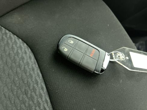 Used 2023 Jeep Compass Sport image 35