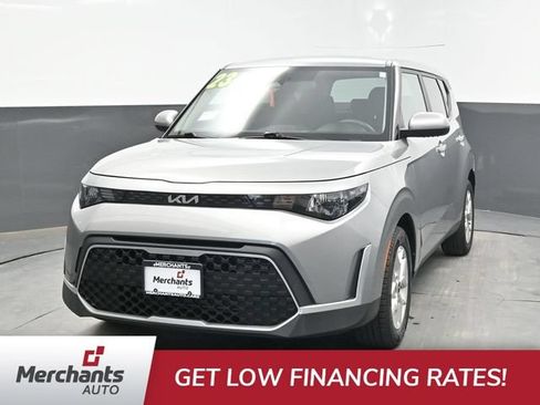 Used 2023 Kia Soul LX w/ Option Group 015 FWD image 2
