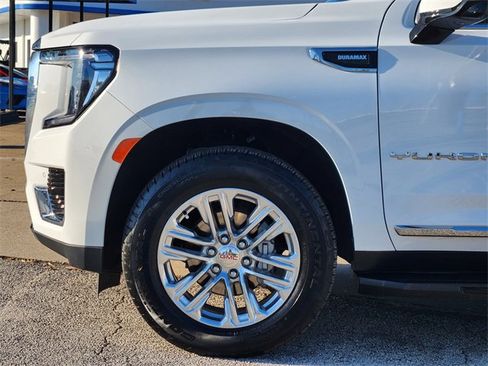 Used 2024 GMC Yukon XL SLT w/ SLT Luxury Package image 8