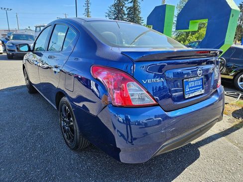 Used 2018 Nissan Versa SV FWD image 3