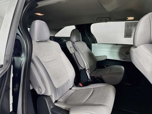 Used 2025 Toyota Sienna LE AWD/4WD image 25