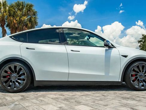 Used 2022 Tesla Model Y Performance AWD/4WD image 8