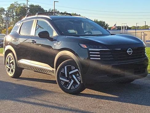 New 2026 Nissan Kicks SV w/ SV Premium Package image 2