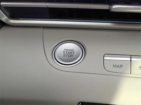 Used 2024 Hyundai Elantra Limited image 23