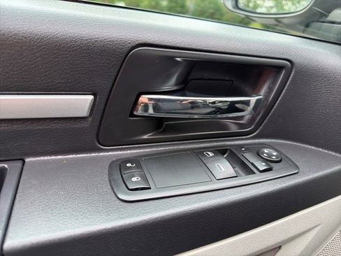 Used 2009 Dodge Grand Caravan SE FWD image 16