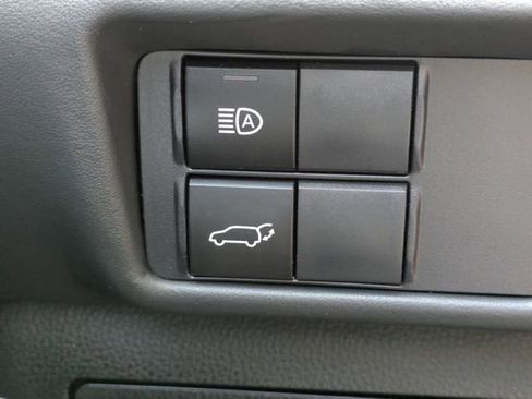 Used 2021 Toyota Highlander XLE AWD/4WD image 21