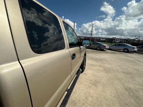 Used 2004 GMC Sierra 2500 SLT w/ Skid Plate Package AWD/4WD image 38