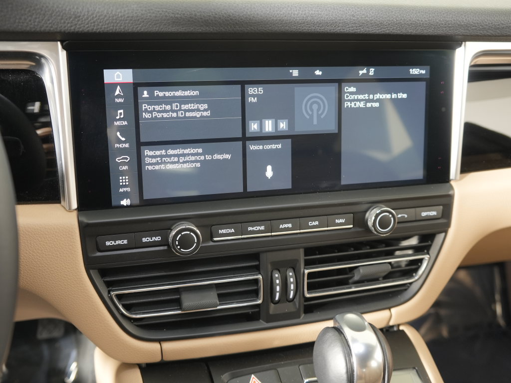 Certified 2020 Porsche Macan AWD/4WD image 29