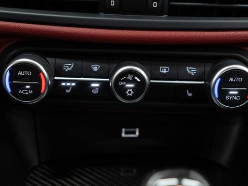 Used 2017 Alfa Romeo Giulia Quadrifoglio image 25