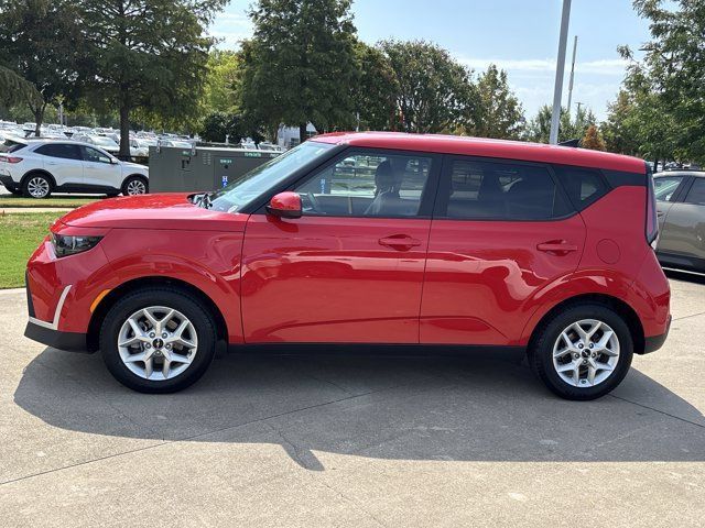 Used 2024 Kia Soul LX w/ Option Group 015 FWD image 9