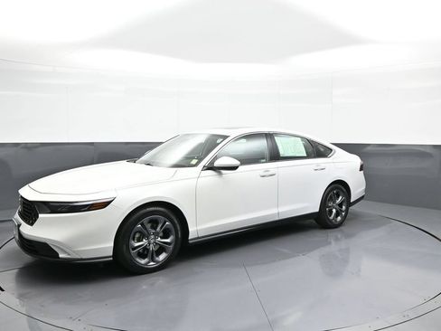 Certified 2023 Honda Accord EX image 10