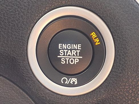 Used 2023 Chrysler 300 Touring w/ Sport Appearance Package image 15