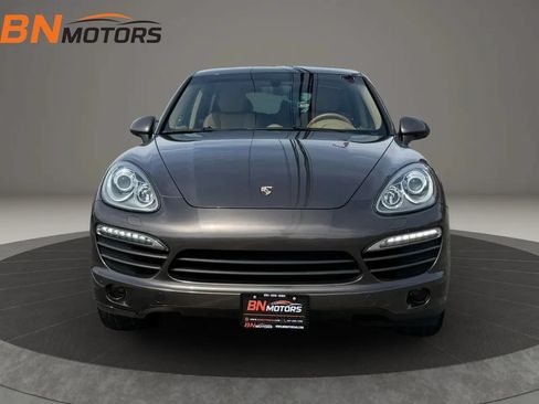 Used 2014 Porsche Cayenne w/ Comfort Package AWD/4WD image 3