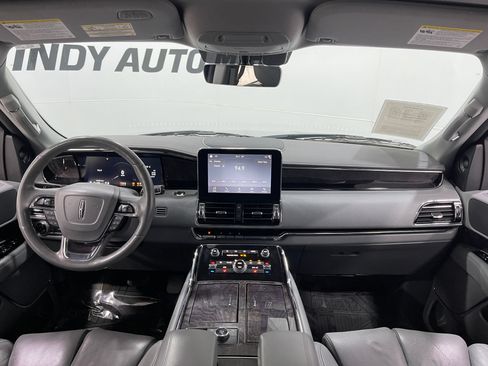 Used 2019 Lincoln Navigator Select AWD/4WD image 18