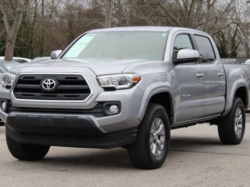 Used 2017 Toyota Tacoma SR5 image 3