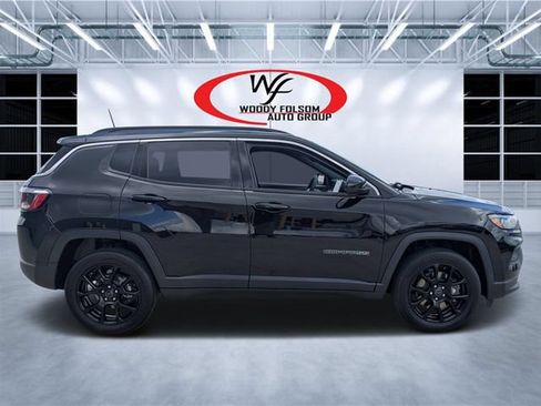 Used 2025 Jeep Compass Latitude w/ Convenience Group AWD/4WD image 2