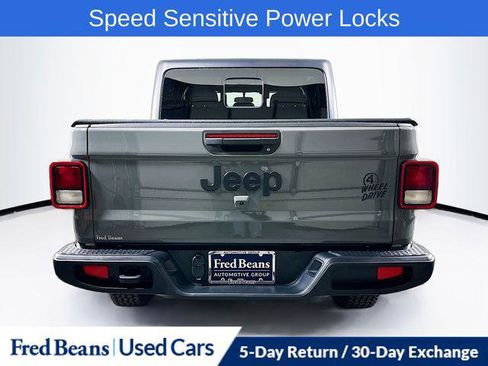 Certified 2022 Jeep Gladiator Sport AWD/4WD image 6