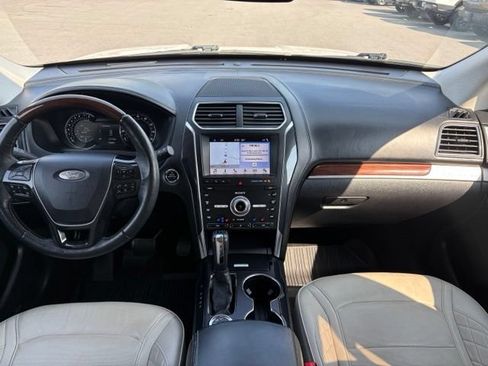 Used 2019 Ford Explorer Platinum AWD/4WD image 12